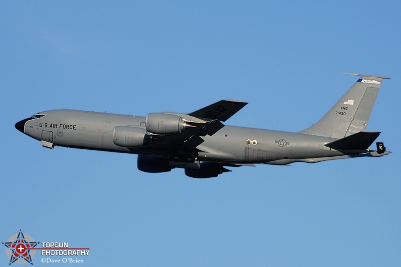 Pack 61 departing
KC-135R / 57-1430	
157th ARW / Pease ANGB
1/6/07
