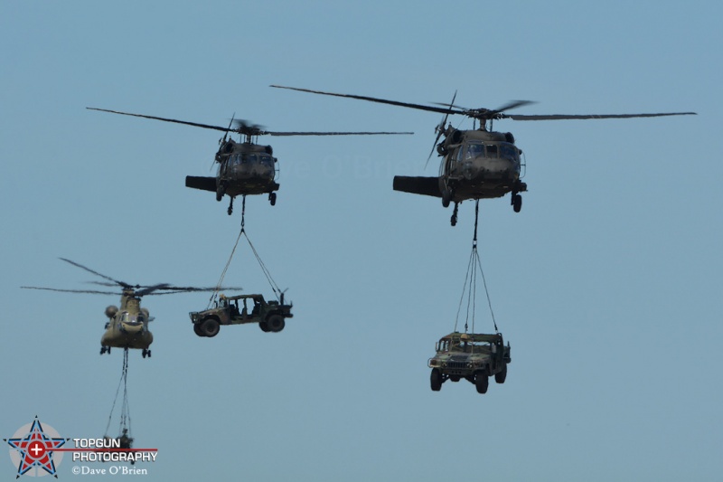 Army helo's bringing in the Hummer's and Howizter
Keywords: RhodeIslandAirShow2017 Dynamic Military Display