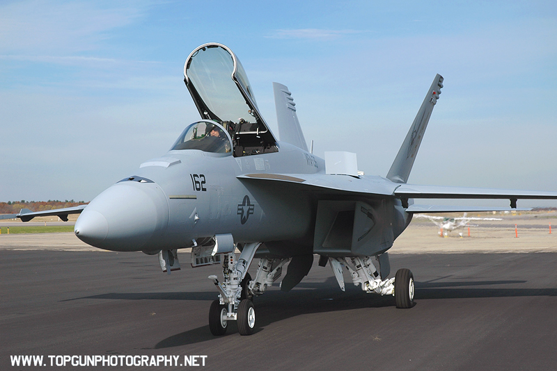 VFA-136 receiving it's newest Super Hornet from the factory
HAWK11	
F/A-18E / 166779	
VFA-136 Knighthawks / NAS Oceana
10/31/06 
