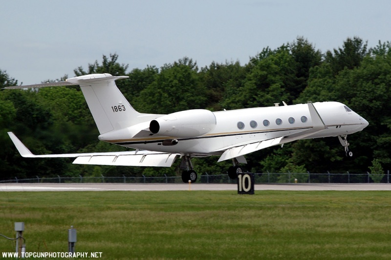 Army Gulfstream touching down
C-37 / 02-1863
US Army
6/6/07
