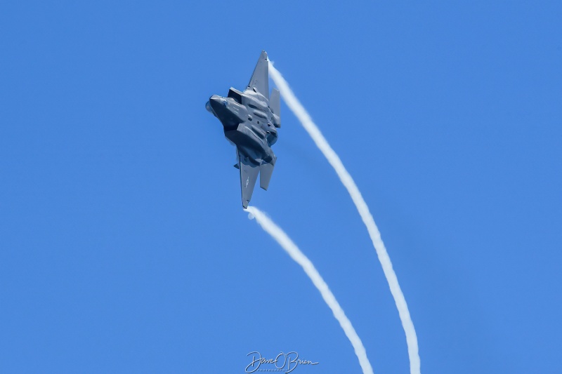 MACH dives in from behind the show
17-5239 / F-35A	
421st FS / Hill AFB, UT
5/9/25
Keywords: Military Aviation, KPSM, Pease, Portsmouth Air Show 2025, F-35A Demo, 421st FS