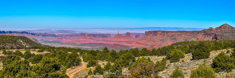 Castleton Butte off in the distance
Castleton Butte shot from La Sal Mountain Loop road. This view was amazing.
10/8/25
Keywords: Moab, Utah, Castleton Butte, La Sal Mountain Loop Road