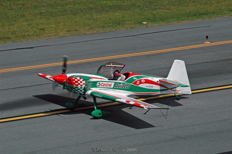 Mike Goulian taxi back in his Extra 300S
