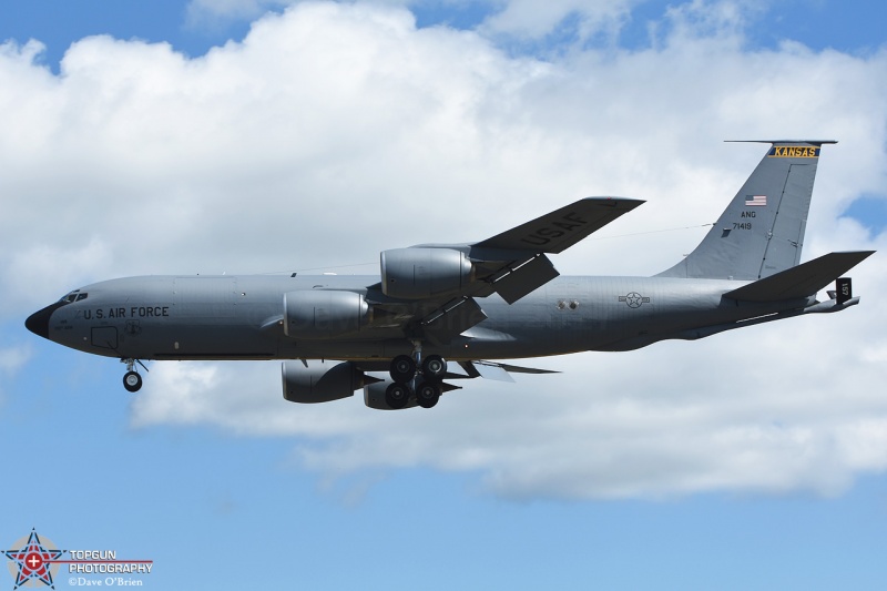 A Kansas KC-135 landing on RW34 9/8/17
