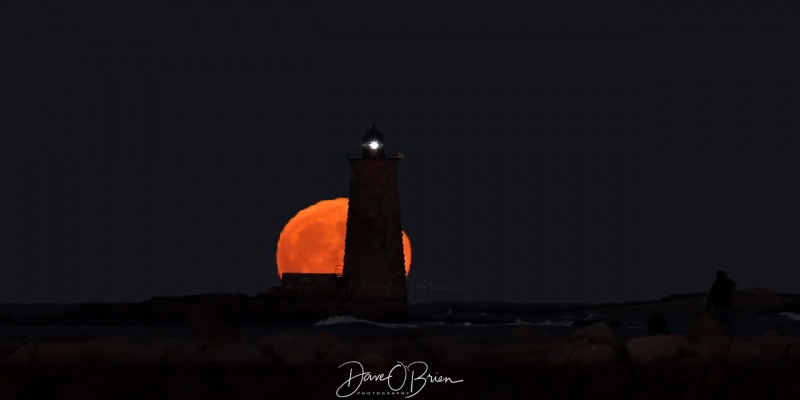 Blue Moon at Whaleback Lighthouse
shot from Odiorne Breakwater
10/31/2020
