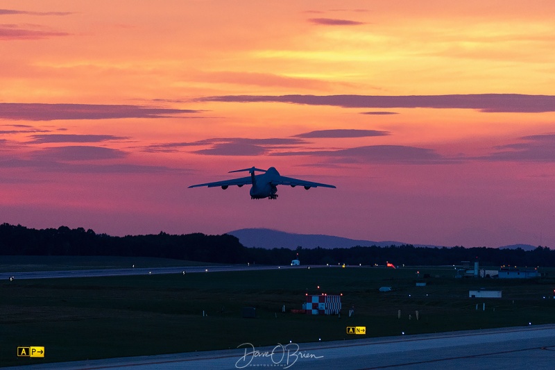 RODD99 works RW34 during an amazing sunset
C-5M / 86-0014
439th AW / Westover ARB
8/12/21
Keywords: Military Aviation, PSM, Pease, Portsmouth Airport, C-5M, 439th AW,