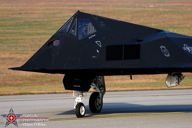 Sun81 taxing up to RW34 
F-117A / 84-0824	
49th OG / Holloman
11/14/07 
