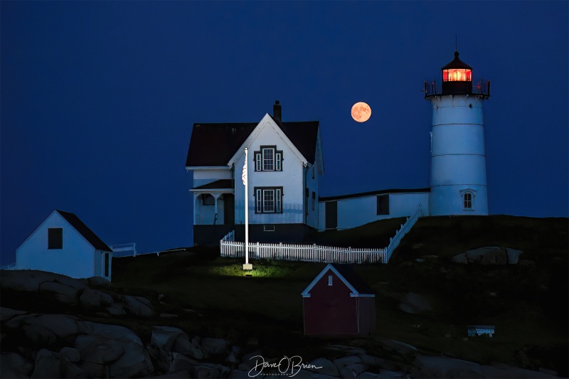 Full Moon over Nubble
Full Moon broke out of the clouds just as it was starting to rise over Nubble Lighthouse
Keywords: Full Moon, Lighthouse, Nubble Lighthouse, York Maine