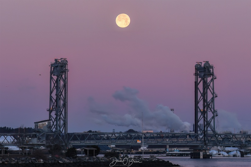 Full Moon over the river
Piscataqua River
Portsmouth, NH
12/15/24
