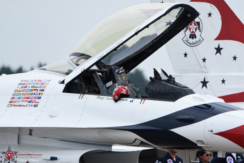 USAF Thunderbirds Sat Show
