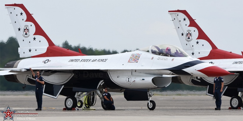 USAF Thunderbirds Sat Show
