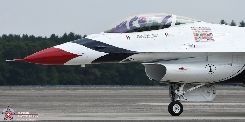 USAF Thunderbirds Sat Show
