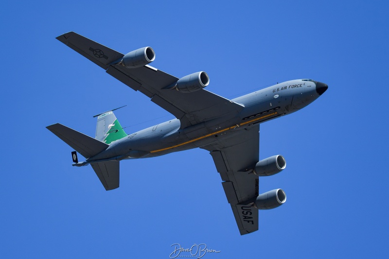 MAINE98, Finally got the Maine tanker w/the Christmas tree
58-0098 / KC-135R	
101st ARW / Bangor ANGB, ME
4/24/25
Keywords: Military Aviation, KPSM, Pease, Portsmouth Airport, KC-135R, 101st ARW