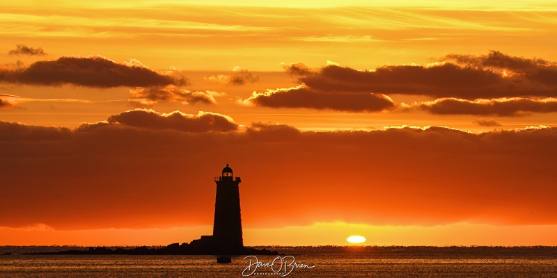 pays to get up early.
New Castle Sunrise
1/3/24
Keywords: lighthouses, sunrises, New England, Whaleback Lighthouse