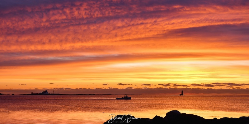 Winter always brings the most colorful sunrises!
New Castle Sunrise
1/3/24
Keywords: lighthouses, sunrises, New England, Whaleback Lighthouse