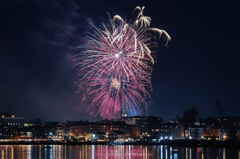 Portsmouth NH Fireworks 2023
Portsmouth never fails to bring on a stunning display for the 4th of July
7/5/23 
Keywords: 4th of July, Fireworks, Portsmouth NH