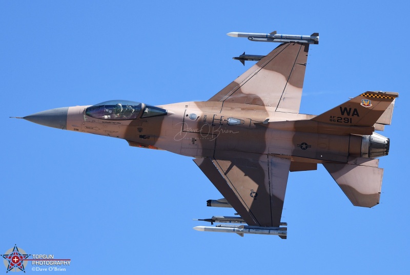 F-16 in Desert Flanker scheme departs as Viper 11 flight
86-0291
F-16 Aggressor 64th AGRS

