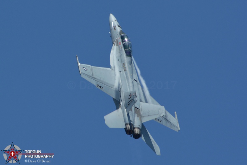 Super Hornet pulling up
Keywords: RhodeIslandAirShow2017 USNAVYTACDEMO 