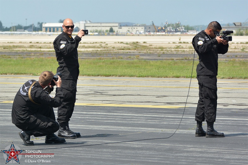 F-16 Viper Demo team await the take off
Keywords: RhodeIslandAirShow2017 F16ViperDemo