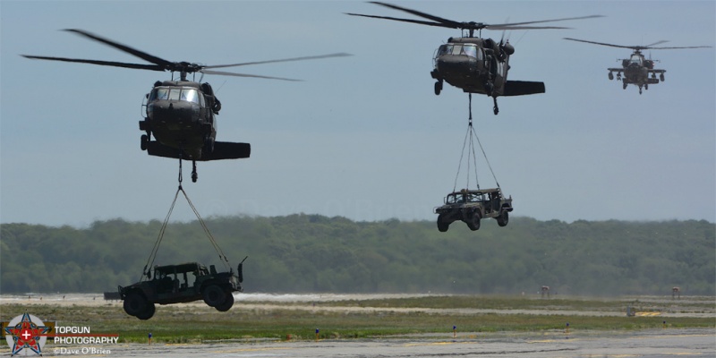 Blackhawks coming in to drop the transportation
Keywords: RhodeIslandAirShow2017 Dynamic Military Display