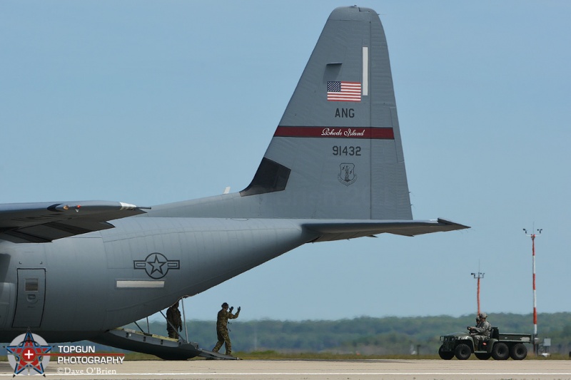 C-130J lands to pick up special forces 
Keywords: RhodeIslandAirShow2017 Dynamic Military Display