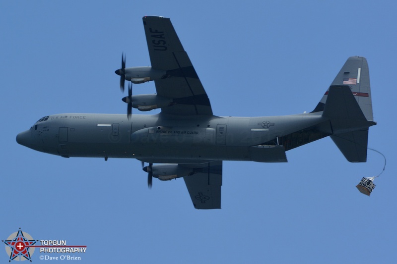 2nd C-130J dropping supplies for the field
Keywords: RhodeIslandAirShow2017 Dynamic Military Display