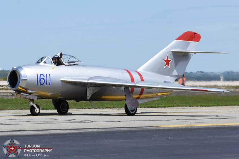 Randy Ball and his Mig-17
Keywords: RhodeIslandAirShow2017 