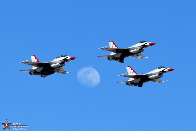 Thunderbirds return
Thunderbirds 5-7 RTB
Keywords: Military Aviation, KLSV, Nellis AFB, Las Vegas, Red Flag 22-2, Thunderbirds, F-16
