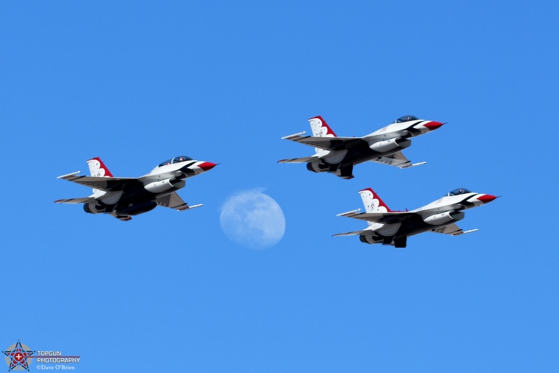 Thunderbirds return
Thunderbirds 5-7 RTB
Keywords: Military Aviation, KLSV, Nellis AFB, Las Vegas, Red Flag 22-2, Thunderbirds, F-16