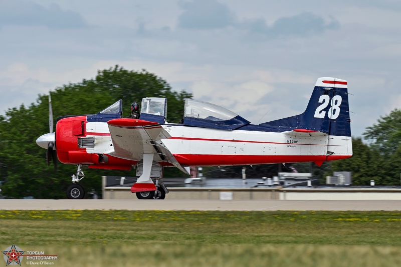 T-28 landing
T-28B / N238V
7/21/26
Keywords: KOSH, Oshkosh, EAA Air Adventure, Air Show, T-28 Trojan