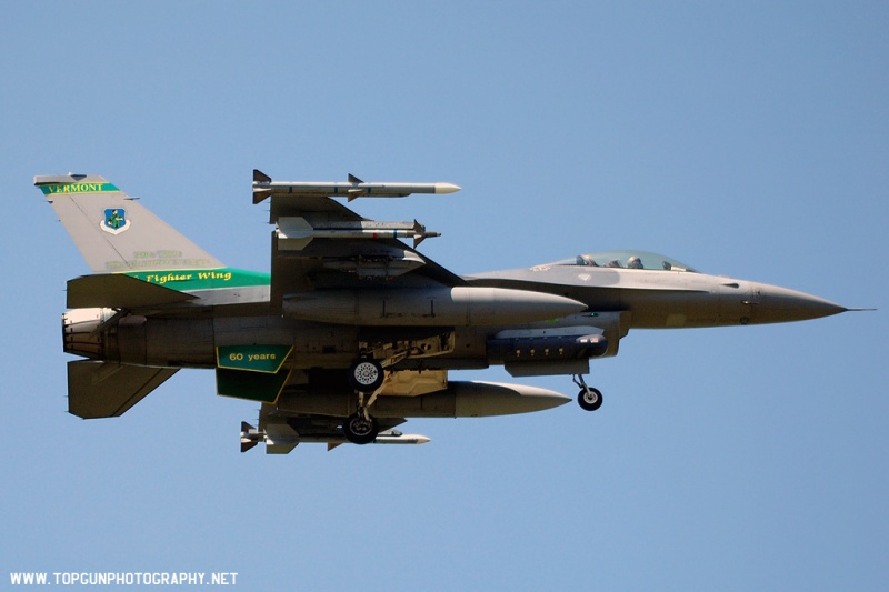 MAPLE21 arriving
F-16C-25 / 84-1275
134TH FS / BURLINGTON, VT
5/30/07
