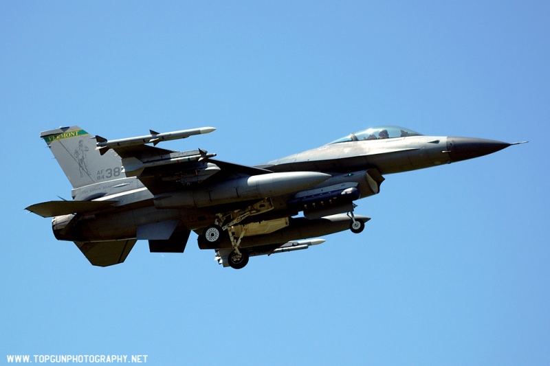 MAPLE22 flight arriving
F-16C-25 / 84-1384	
134th FS / Burlington, Vt
5/30/07
