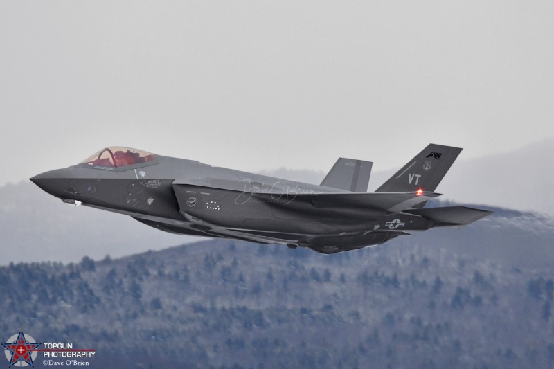 17-5277
The next 3 F-35's arrive for an low approach on 12/5/19
