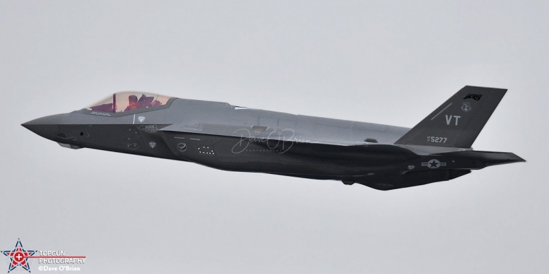 17-5277
The next 3 F-35's arrive for an low approach on 12/5/19
