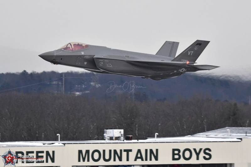 17-5280
The next 3 F-35's arrive for an low approach on 12/5/19
